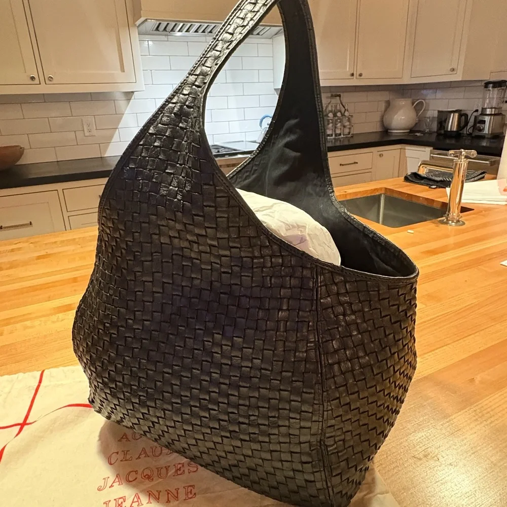 Gorgeous Claire V black Bando bag 
Excellent condition .  Worn only 2 times - Picture 5 of 8